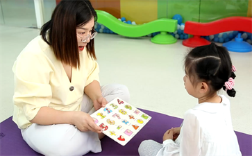 四歲寶寶說話吐字不清是怎么回事？
