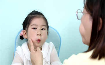 小孩大舌頭，說話不清楚怎么辦？