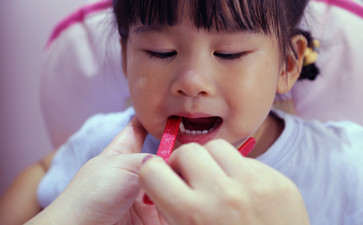 五歲小孩有輕微口吃怎么辦（家長(zhǎng)必看）？