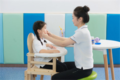 小孩說話年齡最晚是多大？